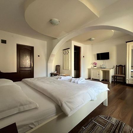 Casa Poenaru Hotel Campulung Moldovenesc Bagian luar foto